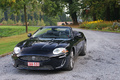 Jaguar XKR Cabriolet noir 3/4 avant gauche