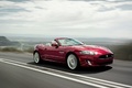 Jaguar XKR Cabriolet rouge 3/4 avant droit travelling