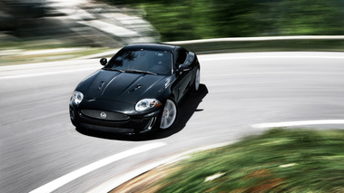 Jaguar XKR noir 3/4 avant gauche drift