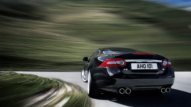 Jaguar XKR noir face arrière travelling