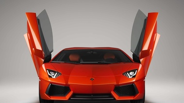 Lamborghini Aventador LP700-4 rouge face avant portes ouvertes