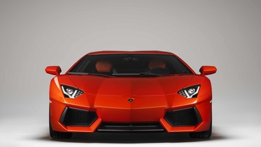 Lamborghini Aventador LP700-4 rouge face avant