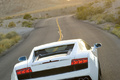 Lamborghini Gallardo LP560-4 blanc face arrière travelling debout