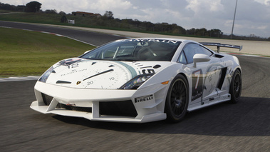 Lamborghini Gallardo LP560-4 SuperTrofeo blanc 3/4 avant gauche travelling