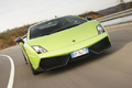 Lamborghini Gallardo LP570-4 Superleggera vert face avant travelling penché debout
