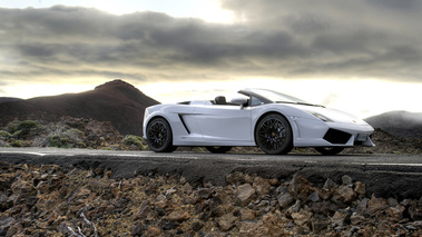 Lamborghini Gallardo Spyder LP 560-4 Blanche 3/4 AV Gauche Dynamique