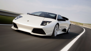 Lamborghini Murcielago LP640 blanc 3/4 avant gauche travelling penché