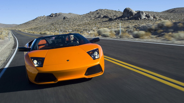 Lamborghini Murcielago LP640 Roadster orange face avant travelling penché