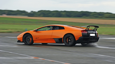 Lamborghini Murcielago LP670-4 SV orange 3/4 arrière gauche filé 2