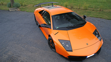 Lamborghini Murcielago LP670-4 SV orange 3/4 avant droit vue de haut