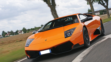 Lamborghini Murcielago LP670-4 SV orange 3/4 avant gauche penché travelling 4