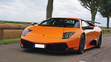 Lamborghini Murcielago LP670-4 SV orange 3/4 avant gauche travelling 2