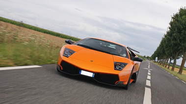 Lamborghini Murcielago LP670-4 SV orange face avant penché travelling 2