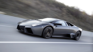 Lamborghini Reventon grise profil 2 dynamique