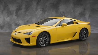 Lexus LF-A jaune 