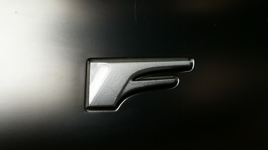 Lexus LF-A logo F volant