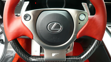Lexus LF-A volant
