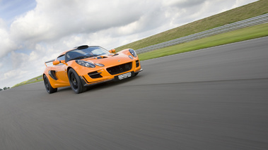 Lotus Exige Cup 260 MY 2010 - orange - dynamique, 3/4 avant droit