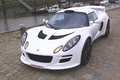 Lotus Exige S blanche vue 3/4 avant gauche.