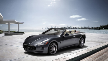 Maserati Gran Cabrio - grise - 3/4 avant gauche