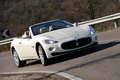 Maserati GranCabrio blanc 3/4 avant droit filé penché