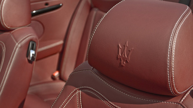 Maserati GranCabrio gris appuis-tête