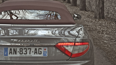 Maserati GranCabrio gris face arrière coupé