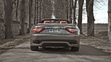 Maserati GranCabrio gris face arrière