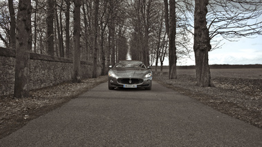 Maserati GranCabrio gris face avant