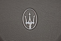 Maserati GranCabrio gris logo trident