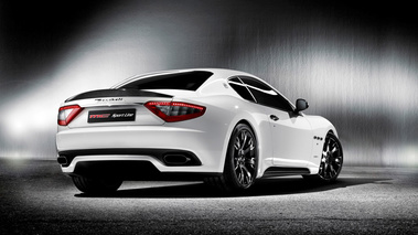 Maserati GranTurismo MC Sport Line blanc 3/4 arrière droit