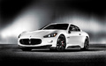 Maserati GranTurismo MC Sport Line blanc 3/4 avant gauche