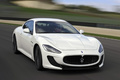 Maserati GranTurismo MC Stradale blanc 3/4 avant droit travelling