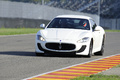 Maserati GranTurismo MC Stradale blanc 3/4 avant gauche 3