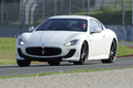 Maserati GranTurismo MC Stradale blanc 3/4 avant gauche 4