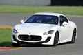 Maserati GranTurismo MC Stradale blanc 3/4 avant gauche