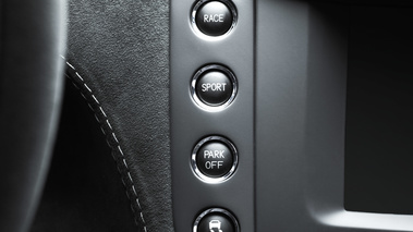 Maserati GranTurismo MC Stradale blanc boutons console centrale