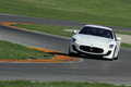 Maserati GranTurismo MC Stradale blanc face avant penché 2