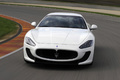 Maserati GranTurismo MC Stradale blanc face avant travelling penché