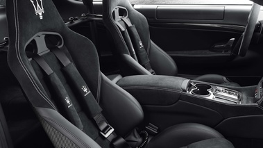 Maserati GranTurismo MC Stradale blanc intérieur 2