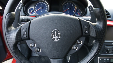 Maserati GranTurismo rouge Détail Volant