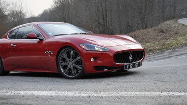Maserati GranTurismo rouge Dynamique 1