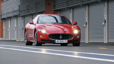 Maserati GranTurismo rouge Dynamique 3
