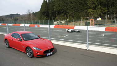 Maserati GranTurismo rouge Statique 2