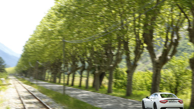 Maserati GranTurismo S MC Sportline - blanche - arrière, filé