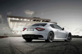 Maserati GranTurismo Stradale - blanc - 3/4 arrière droit