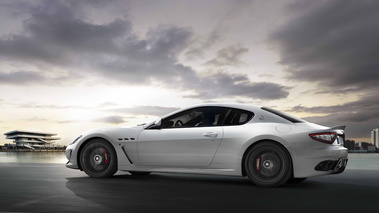 Maserati GranTurismo Stradale - blanc - profil