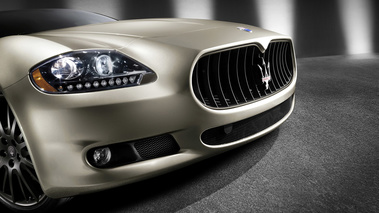 Maserati Quattroporte grise Awards Edition vue bouclier avant.