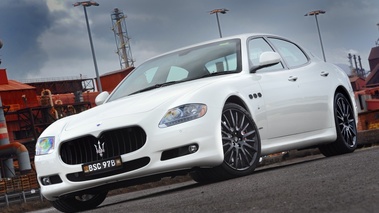 Maserati Quattroporte GTS MC Sportline - 3/4 avant gauche