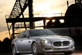 Maserati Quattroporte Sport GT S gris 3/4 avant droit penché debout